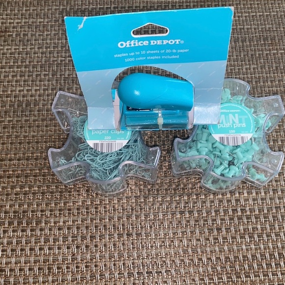 School time! NEW! Aqua Mini Stapler, Mint Small Paper Clips and Push Pins Set! - Picture 2 of 6